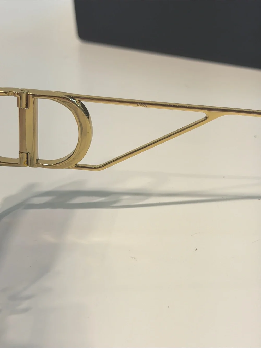 Gently used women’s Dior 30Montaigne Purple-to-Pink Frameless Square Sunglasses